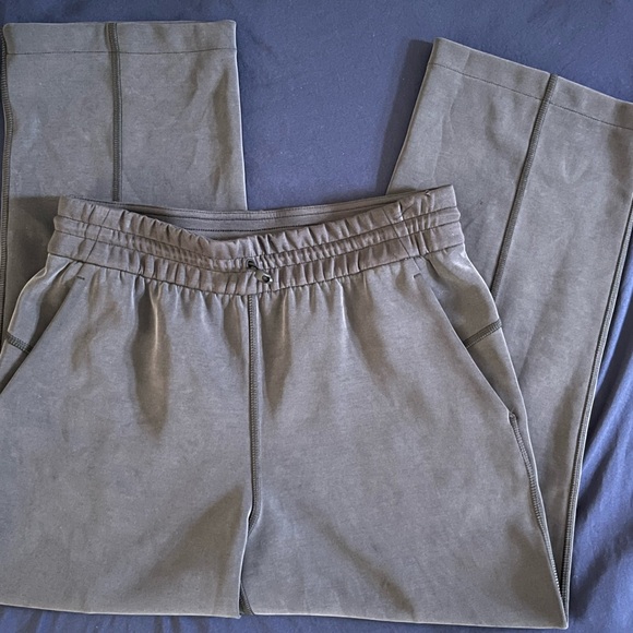 Lululemon - Picture 3 of 3